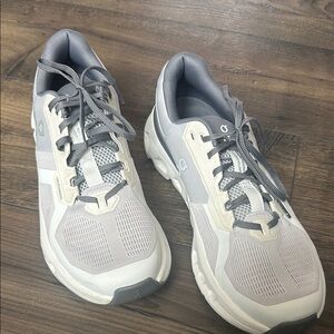 On Running Women’s Cloudrunner Frost | White Shoes